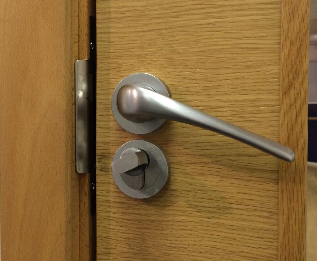 SILVER CHROME DOOR SASH BOLT KNOBS High Security Door Rim Lock Latch/Catch 